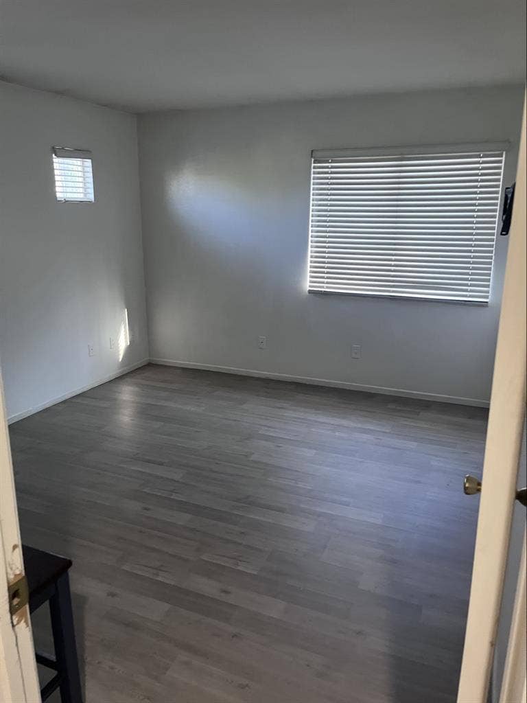 Private room with share bathroom