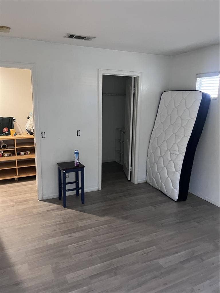 Private room with share bathroom