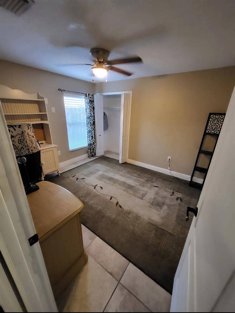 Quiet Private room off wickham rd