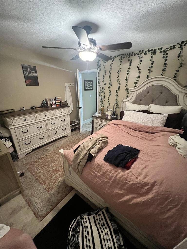 Quiet Private room off wickham rd