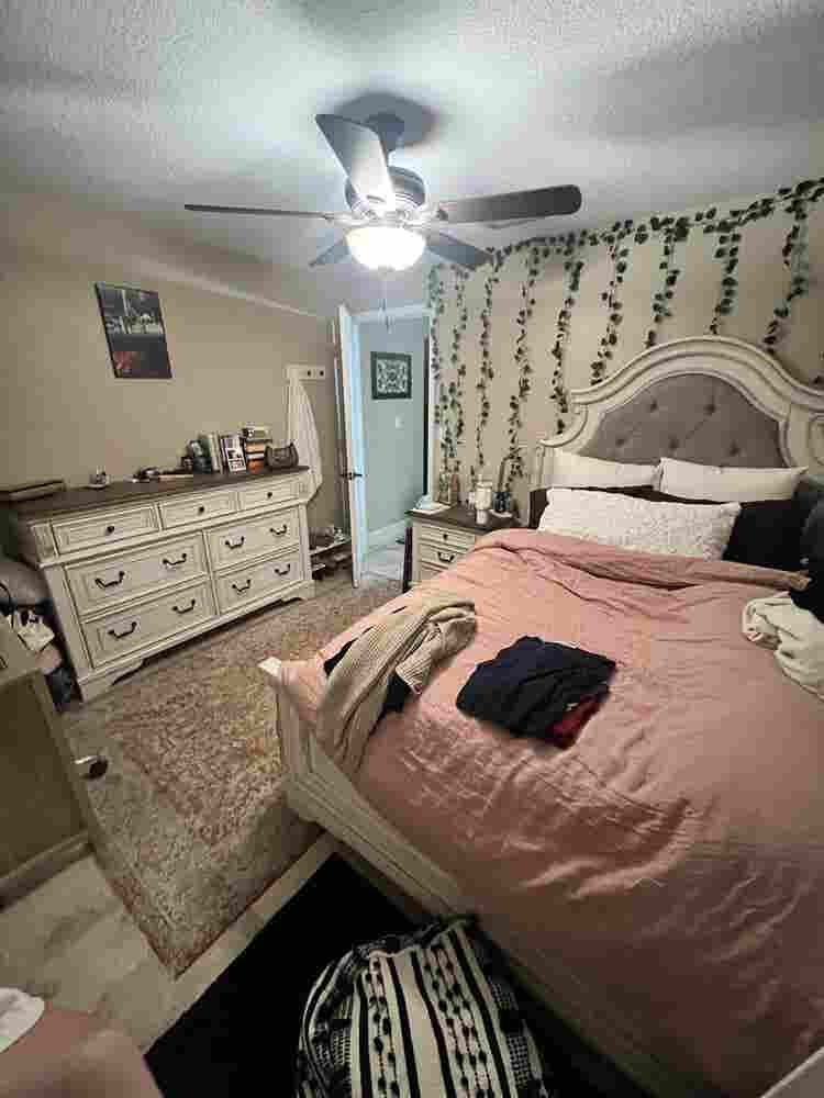 Quiet Private room off wickham rd