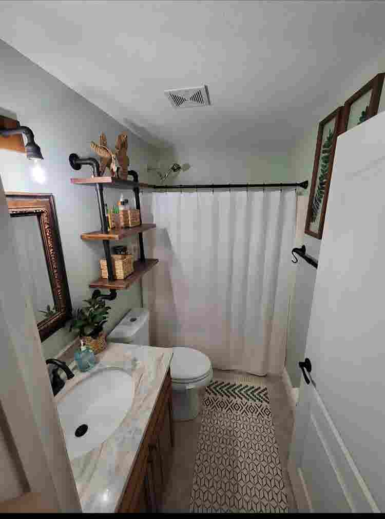 Quiet Private room off wickham rd
