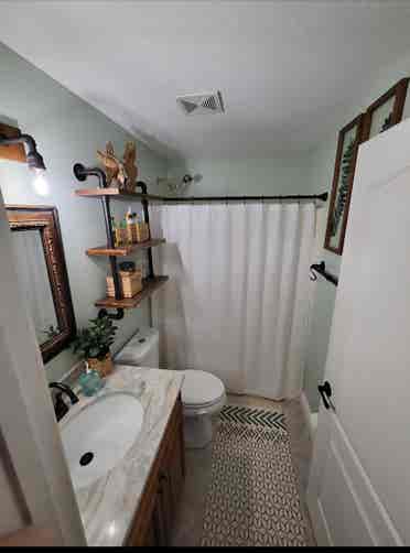 Quiet Private room off wickham rd