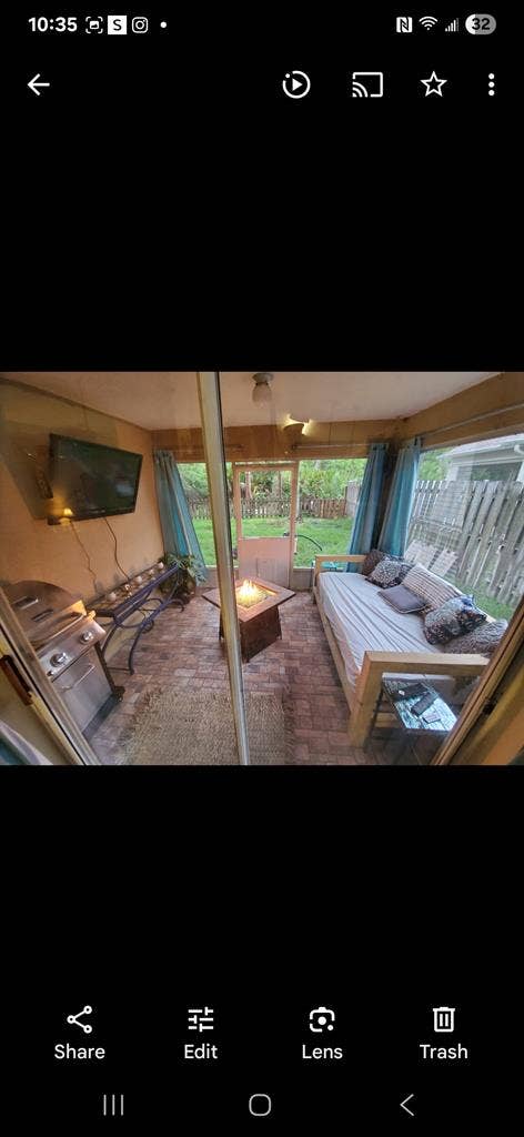 Quiet Private room off wickham rd