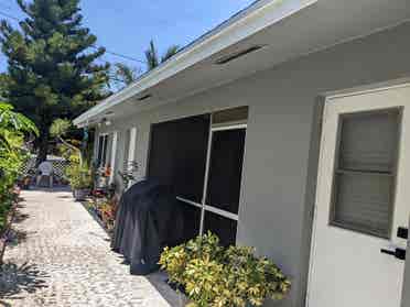 Room for rent in Lantana