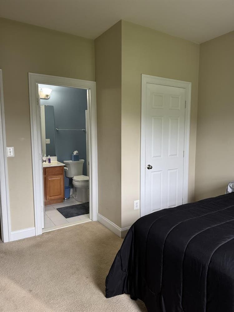 Nice Room w/view & 
private bathroom
