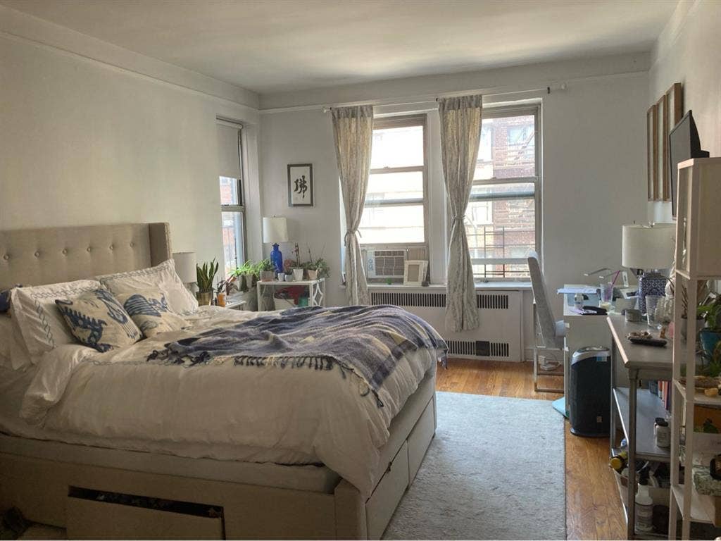 Spacious 4-bedroom Queens apt