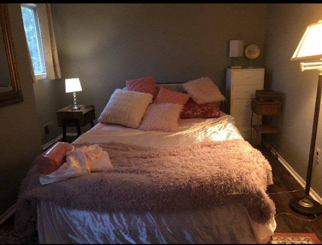 Safe room & private bath -condo