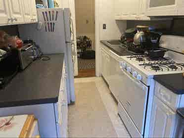 Spacious 4-bed Queens Apartment