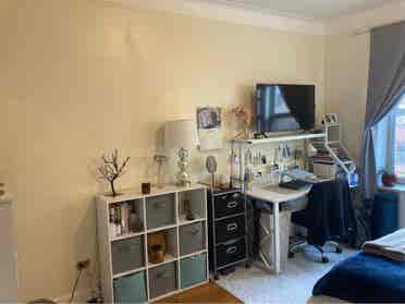 Spacious 4-bed Queens Apartment