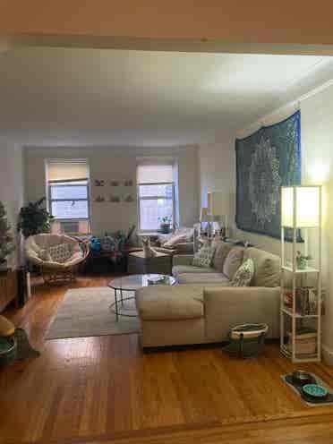 Spacious 4-bed Queens Apartment