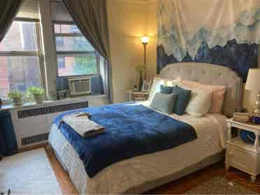 Spacious 4-bed Queens Apartment