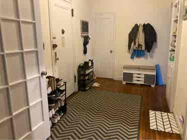 Spacious 4-bed Queens Apartment
