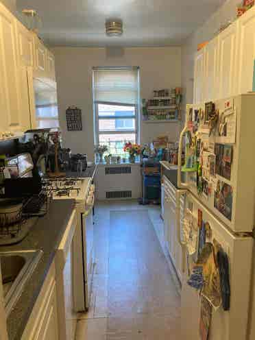 Spacious 4-bed Queens Apartment