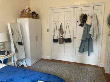 Spacious 4-bed Queens Apartment
