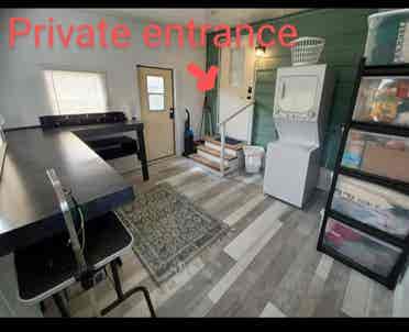 Suite Private Entry W/D Kitchenette