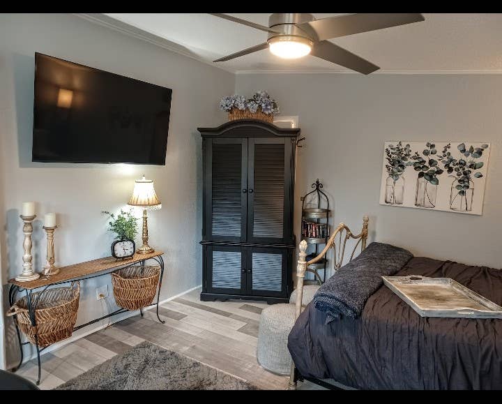 Suite Private Entry W/D Kitchenette