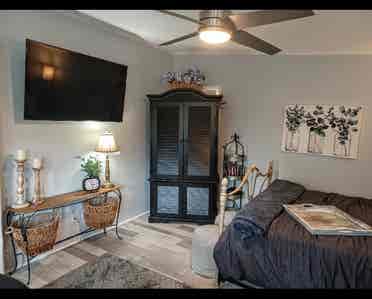 Suite Private Entry W/D Kitchenette