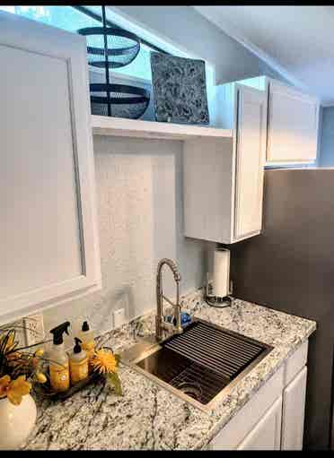 Suite Private Entry W/D Kitchenette