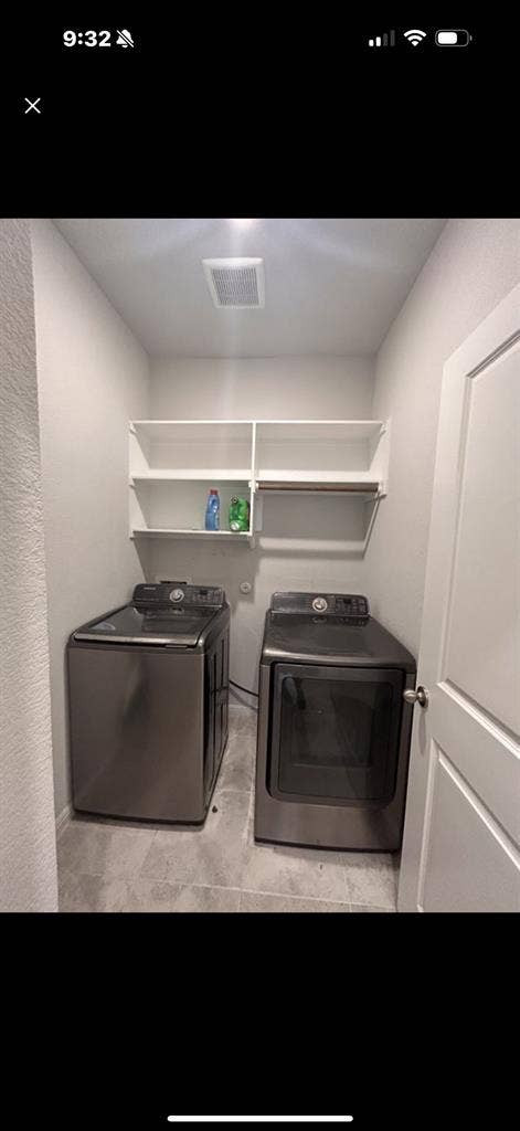 Room w/ Private BR in G-Town $