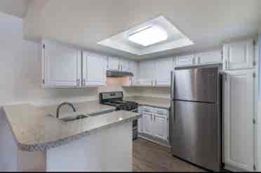 Looking for roommatees