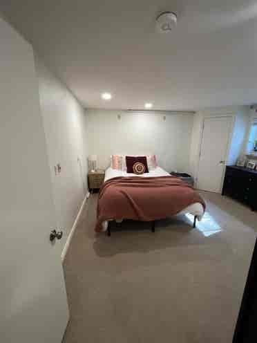Looking for three roomates !!!