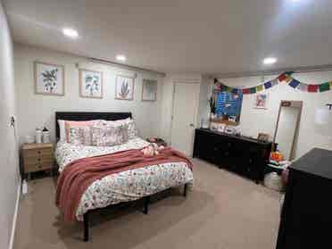 Looking for three roomates !!!