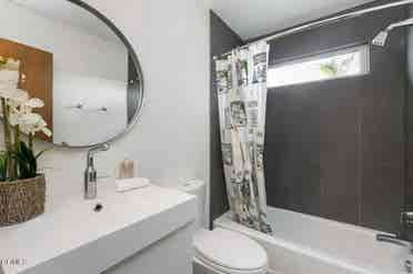 Ojai Modern Secluded Room