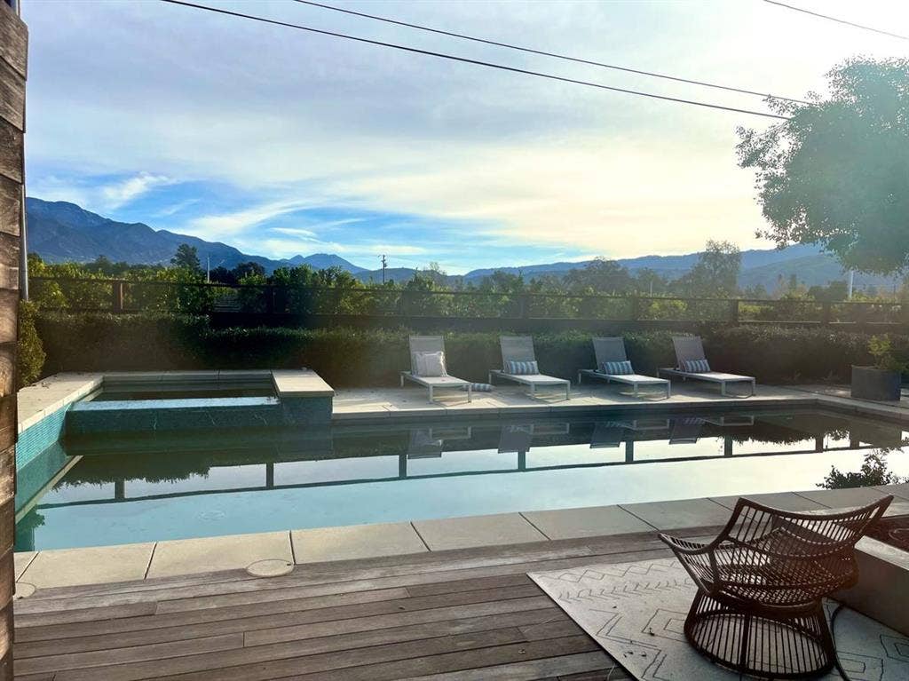 Ojai Modern Secluded Room