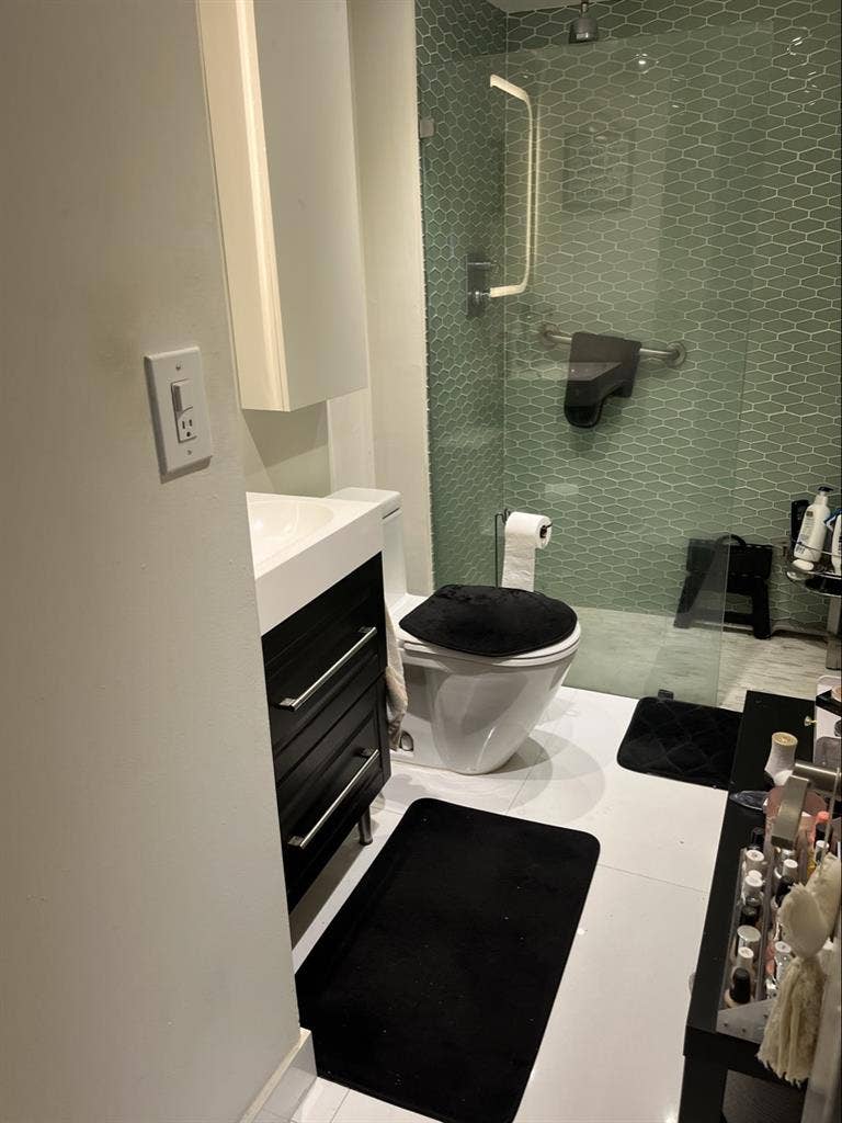 Gorgeous room + Bathroomm
