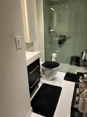 Gorgeous  room + Bathroomm