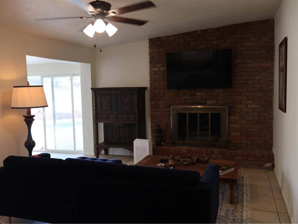 Looking for 2 roommates in Tempe