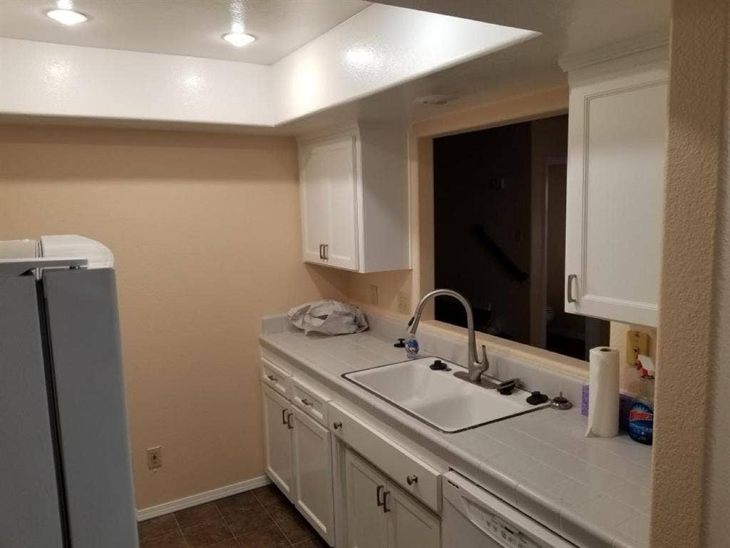 Looking for female roommate :)