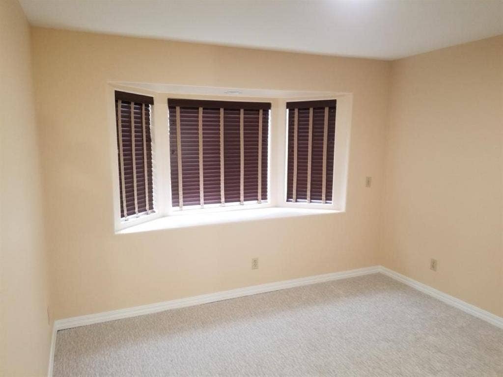 Looking for female roommate :)