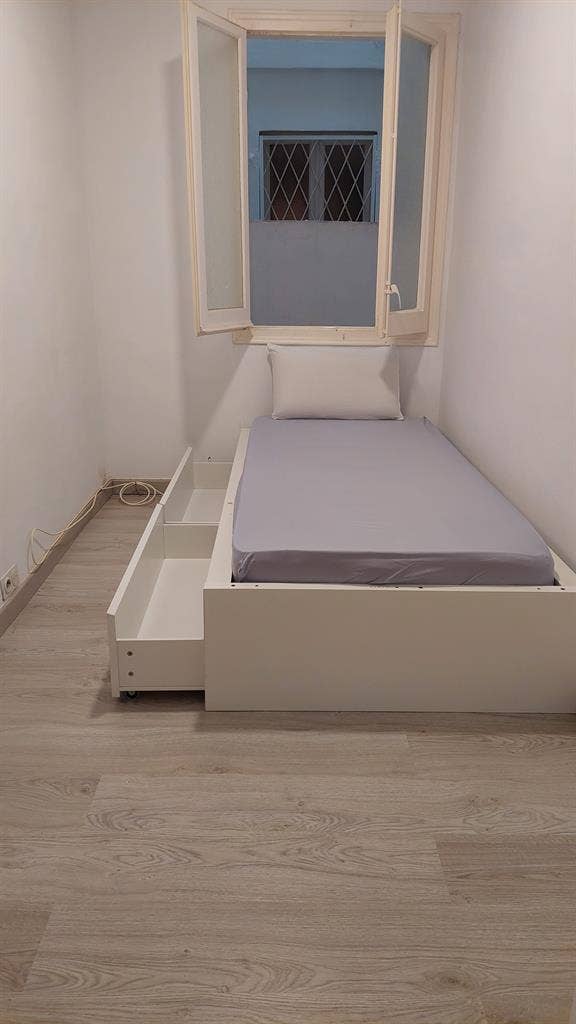 Single room for rent only for lady