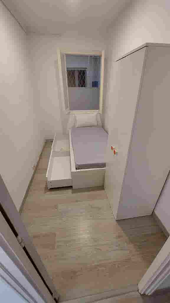 Single room for rent only for lady