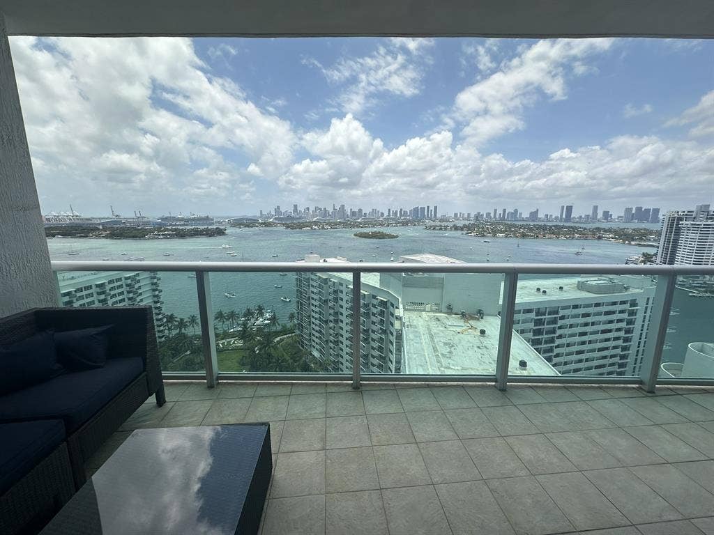 Flamingo Point, Sq Ft Condo