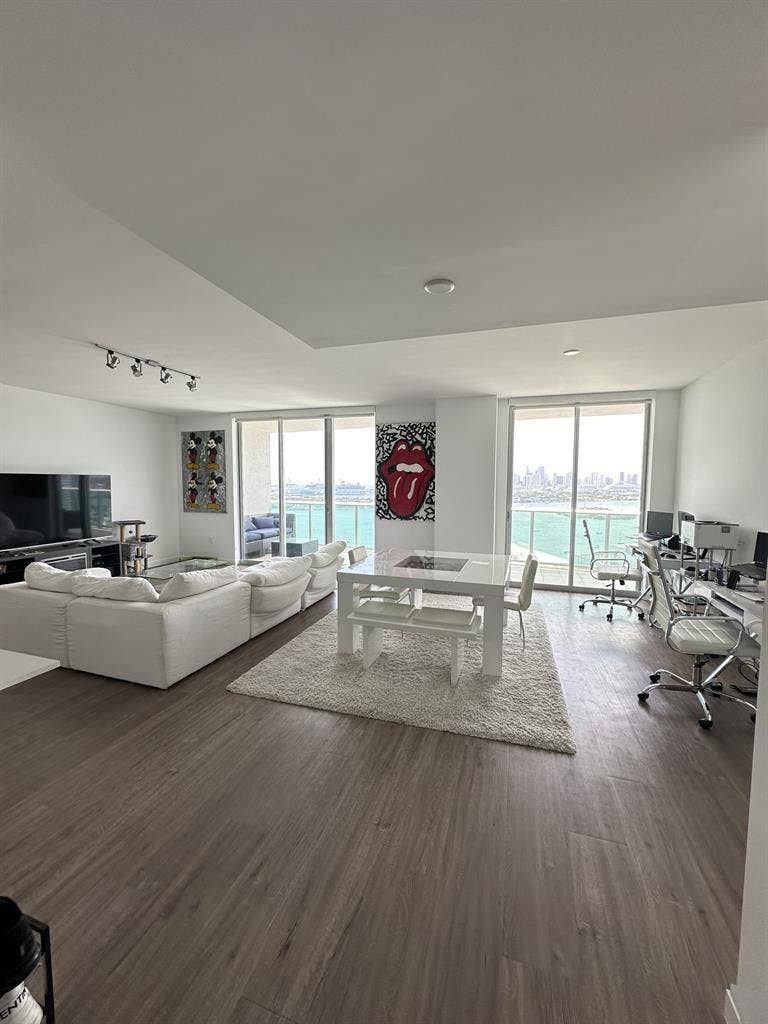 Flamingo Point, Sq Ft Condo