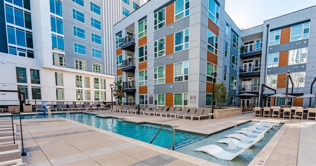 Lease Takeover at Uptown