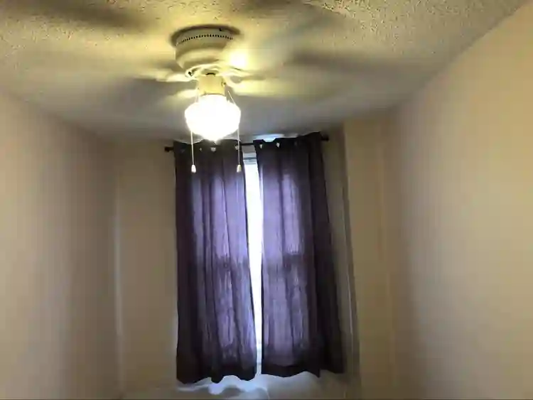 Small room in Shared House