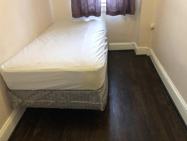 Small room in Shared House