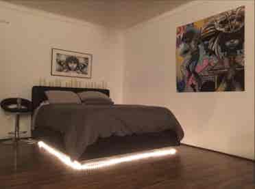 Big room in large house-Hollywood