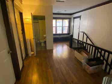 Big room in large house-Hollywood