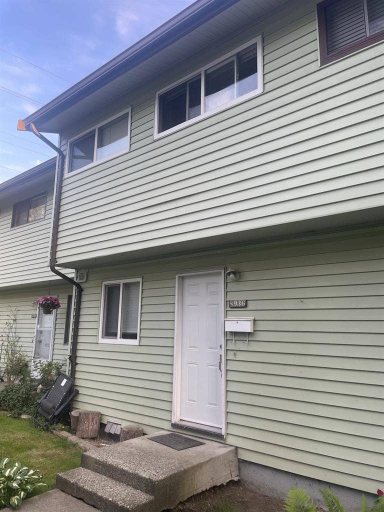 Unfurnished room available June