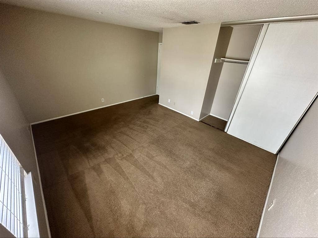 Room in Timber ridge neighborhood