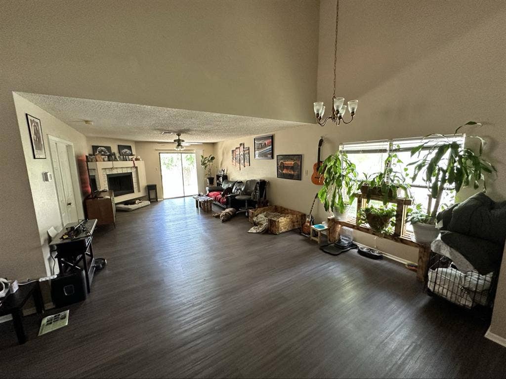 Room in Timber ridge neighborhood