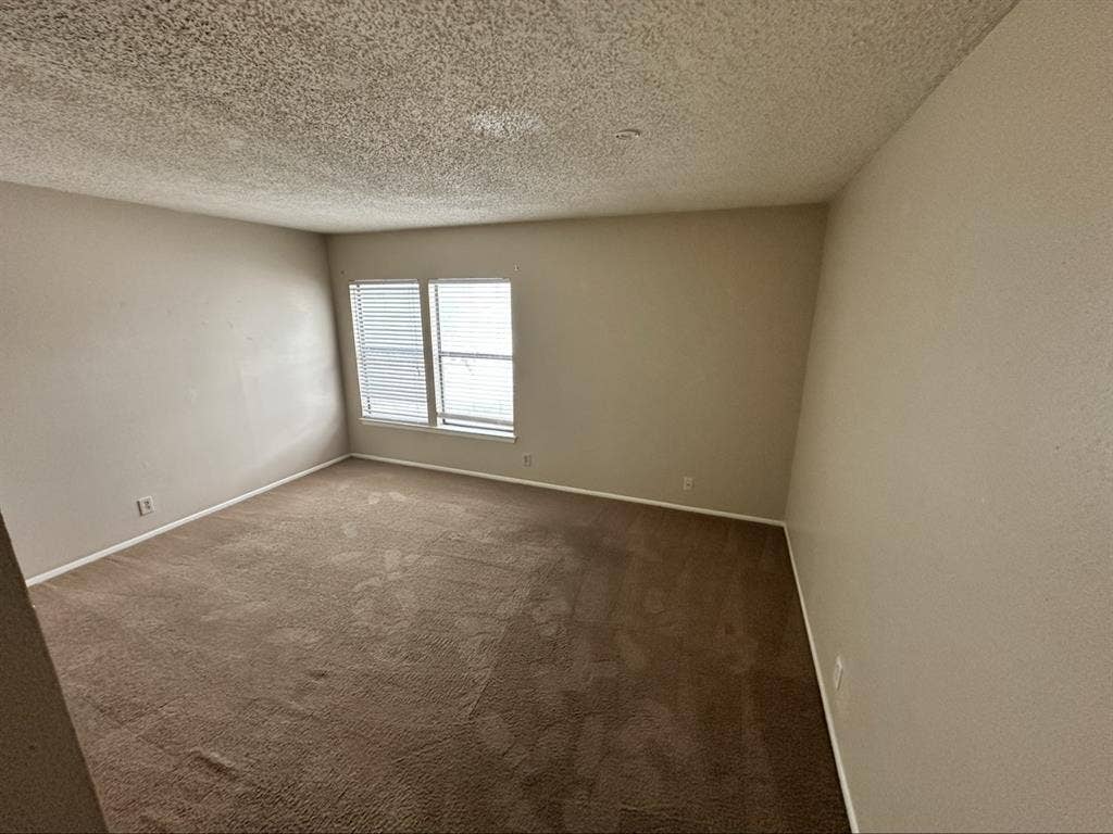 Room in Timber ridge neighborhood