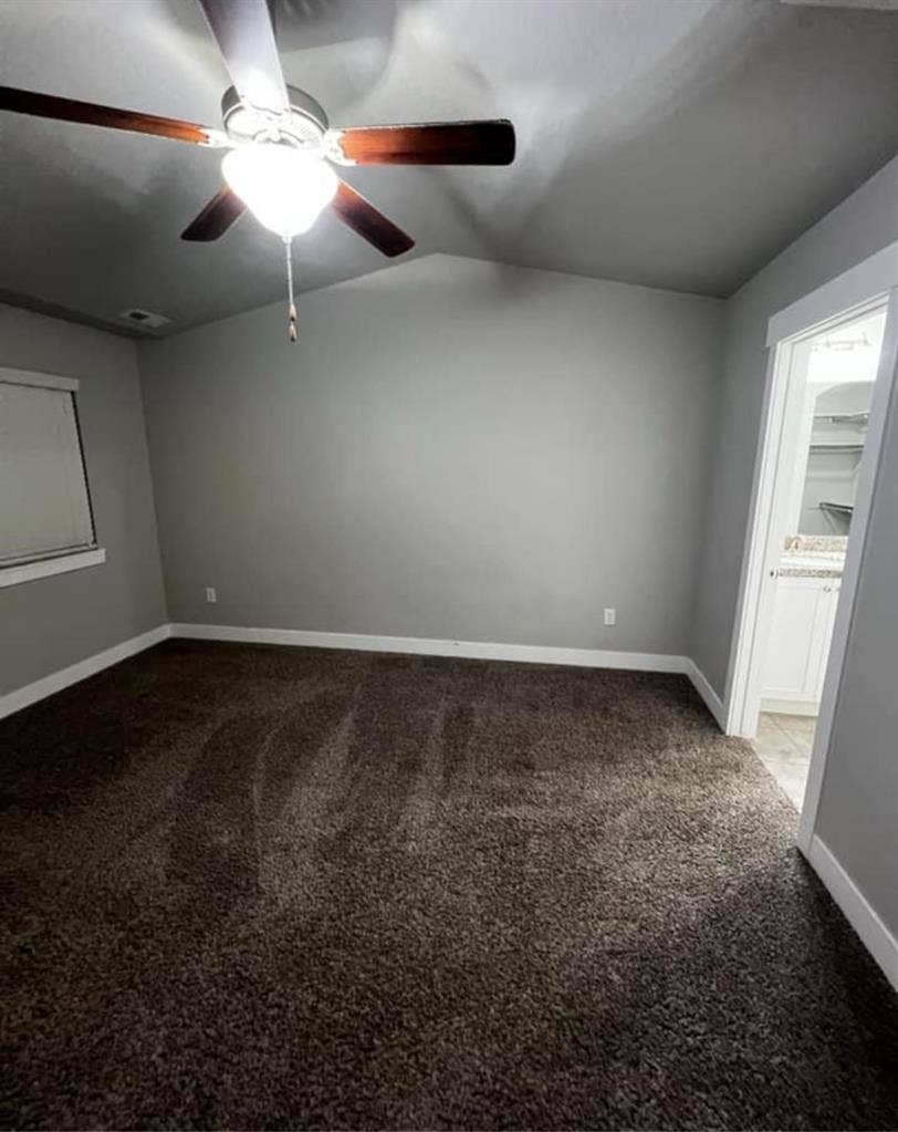 Master room w/ priv bath
