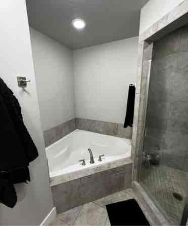 Master room w/ priv bath