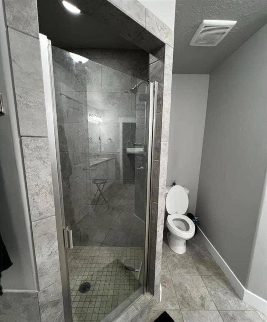 Master room w/ priv bath